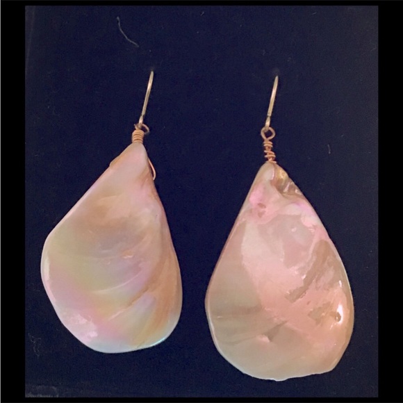 Handcrafted Natural Abalones Shells with Gold Plated Jewelry Set - Picture 4 of 9